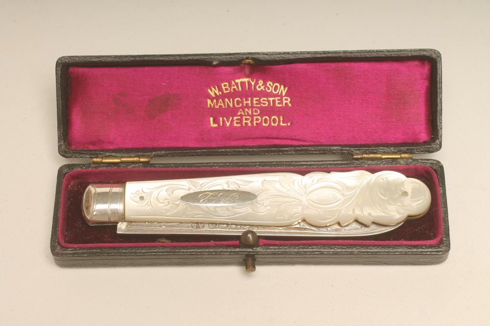 A LATE VICTORIAN FOLDING SILVER FRUIT KNIFE Image