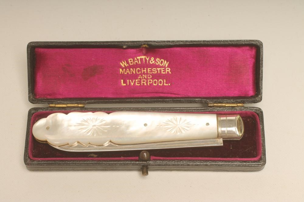 A LATE VICTORIAN FOLDING SILVER FRUIT KNIFE Image