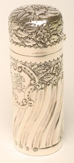 A LATE VICTORIAN SILVER SCENT BOTTLE Image