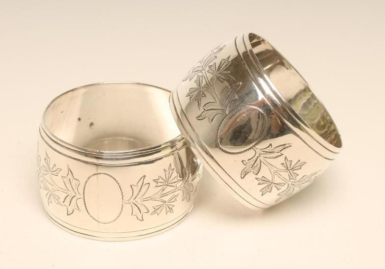 A PAIR OF VICTORIAN SILVER NAPKIN RINGS Image
