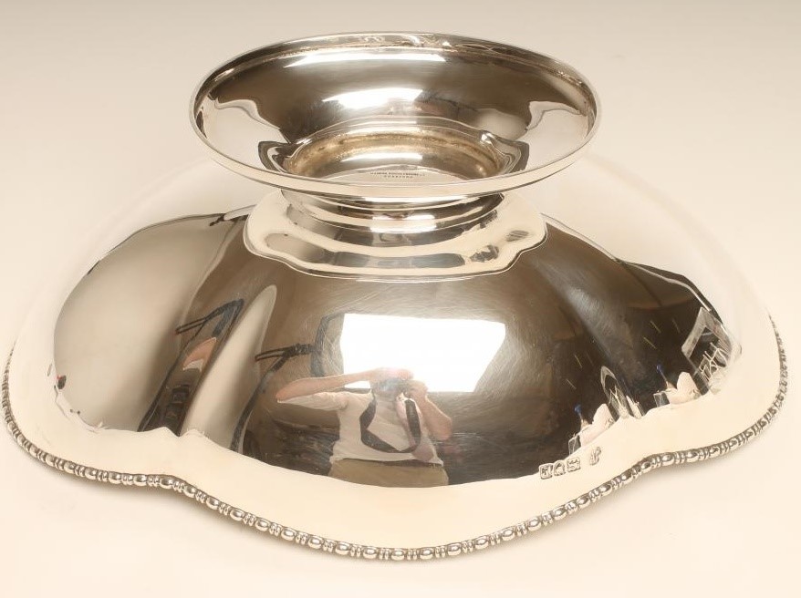 AN EDWARDIAN SILVER BOWL Image