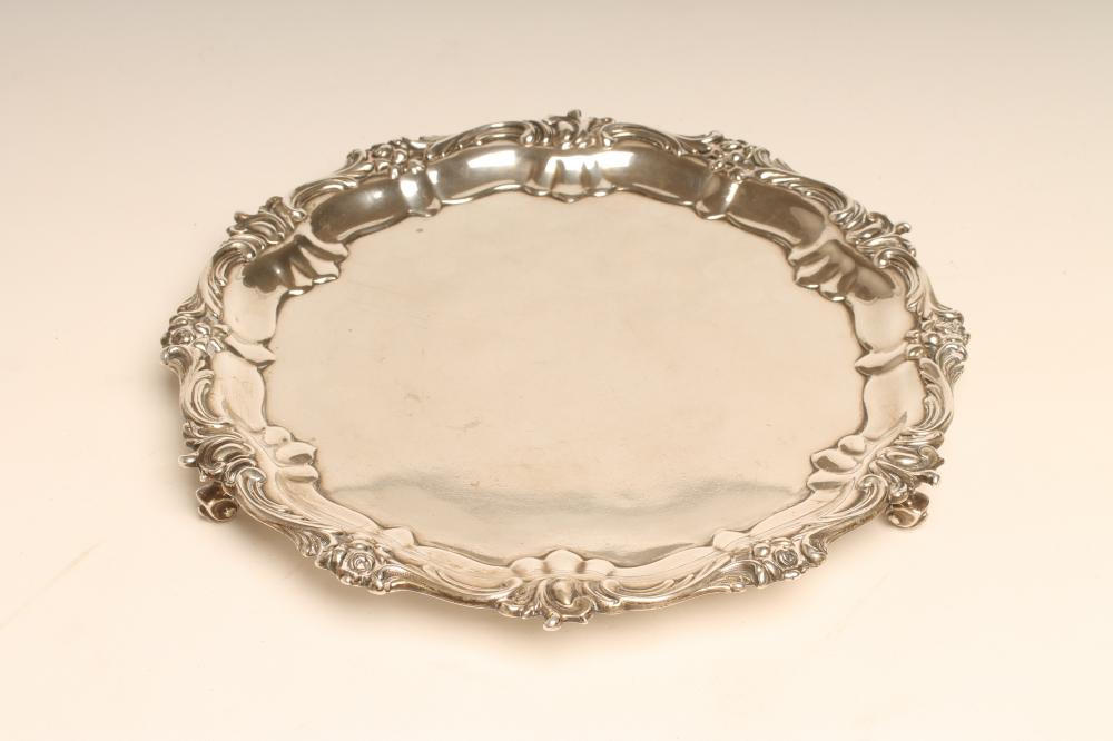AN EDWARDIAN SILVER SMALL SALVER Image