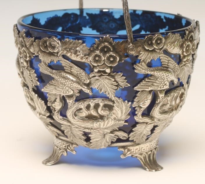 A WHITE METAL BASKET Image