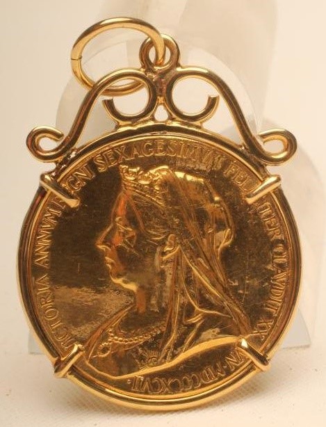 A VICTORIA DIAMOND JUBILEE DOUBLE SIDED GOLD MEDALLION Image
