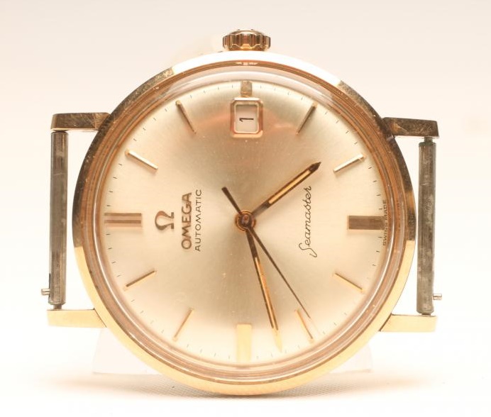 A GENTLEMAN'S OMEGA AUTOMATIC SEAMASTER WRISTWATCH Image