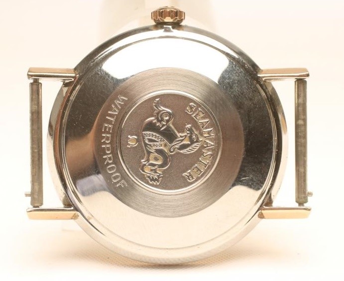 A GENTLEMAN'S OMEGA AUTOMATIC SEAMASTER WRISTWATCH Image