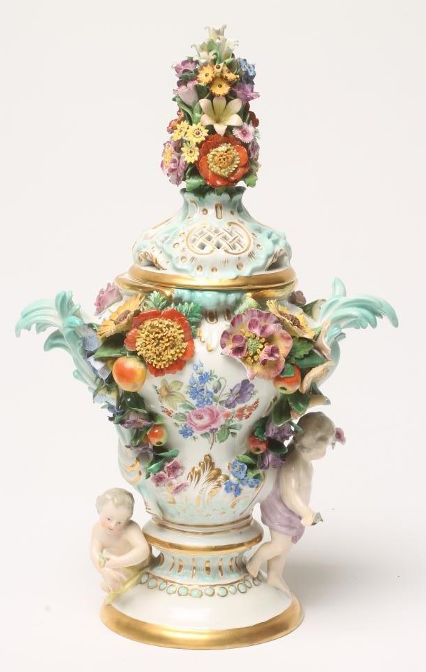 A MEISSEN PORCELAIN FIGURAL POT POURRI AND COVER Image