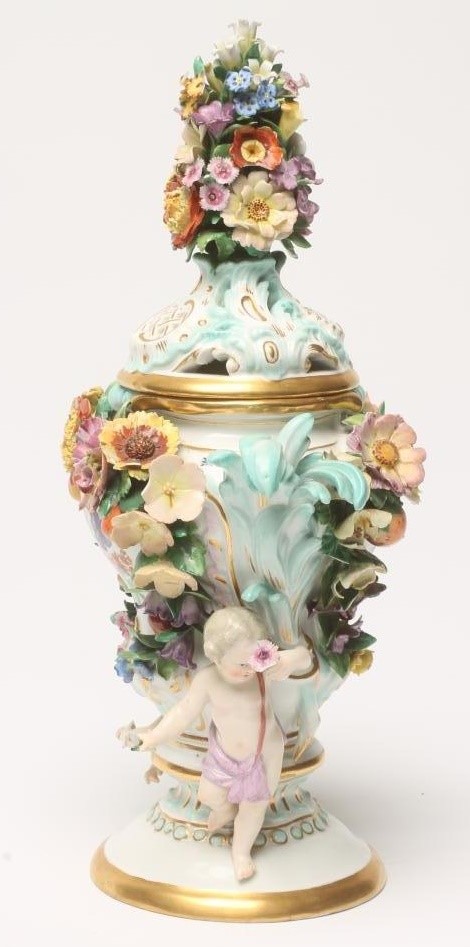 A MEISSEN PORCELAIN FIGURAL POT POURRI AND COVER Image