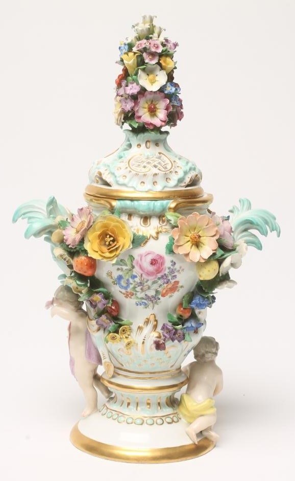 A MEISSEN PORCELAIN FIGURAL POT POURRI AND COVER Image