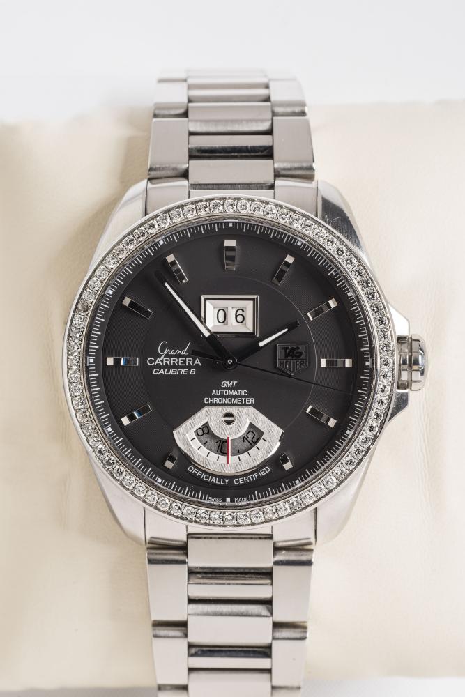 A GENTLEMAN'S TAG HEUER "CARRERA" STAINLESS STEEL AUTOMATIC GMT CHRONOMETER Image