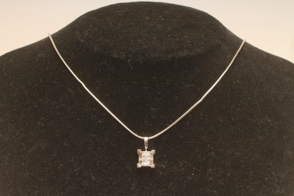 A MODERN DIAMOND PENDANT Image