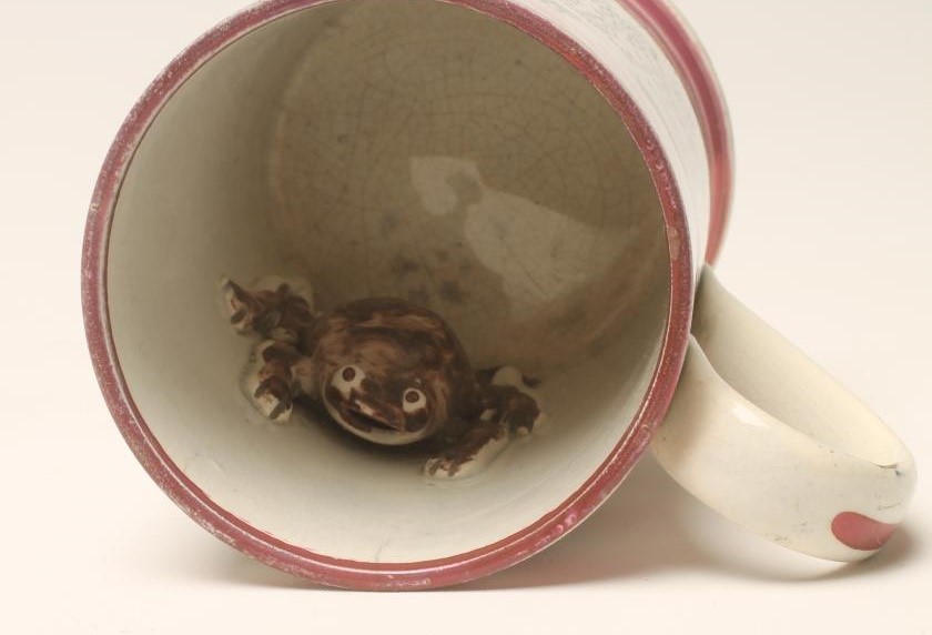 A MID VICTORIAN SUNDERLAND LUSTRE POTTERY FROG MUG Image