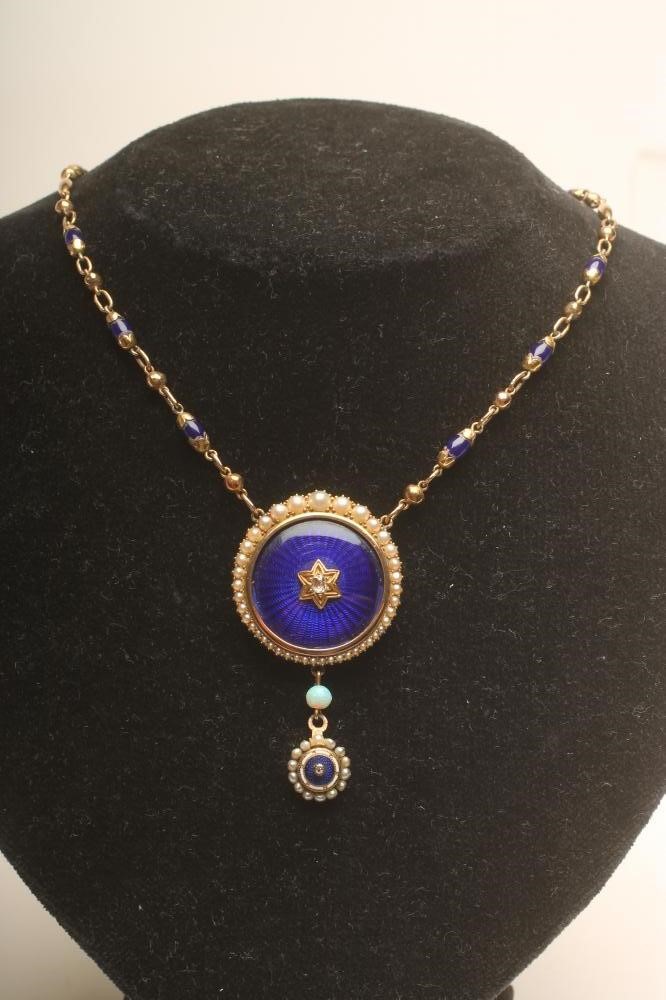 A VICTORIAN NECKLACE Image