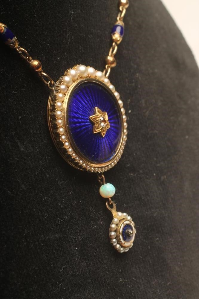 A VICTORIAN NECKLACE Image
