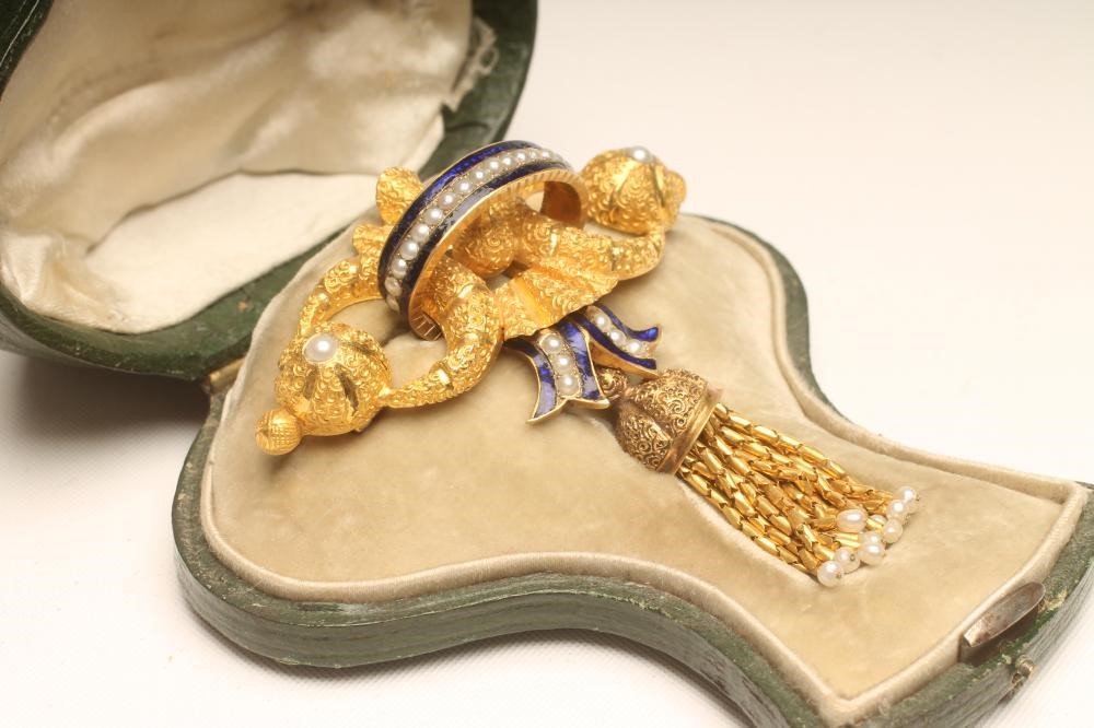 A VICTORIAN INDIANESQUE BROOCH formed as two crescents enclosing a melon lobed dome each centred by Image