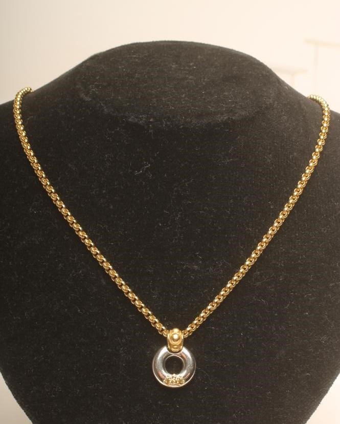 A GARRARD 18CT GOLD PENDANT AND CHAIN Image