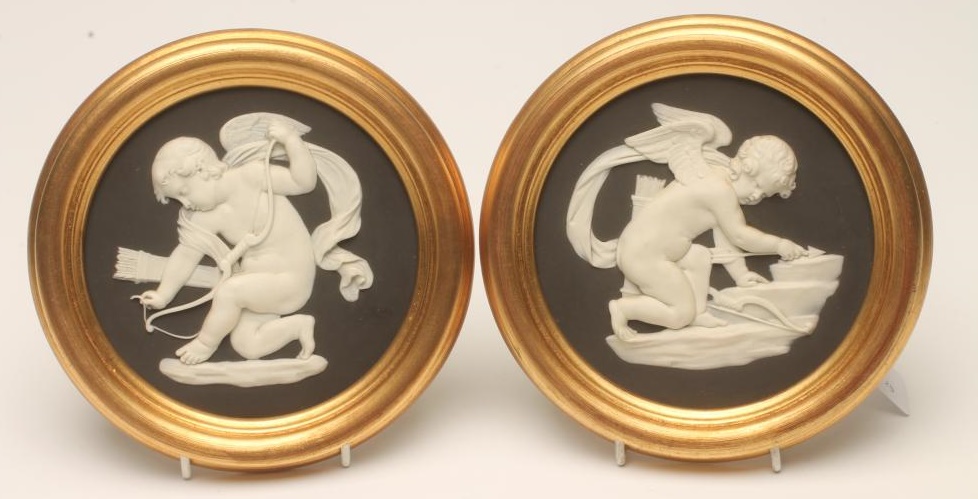 A PAIR OF WEDGWOOD BLACK JASPER DIP ROUNDELS Image