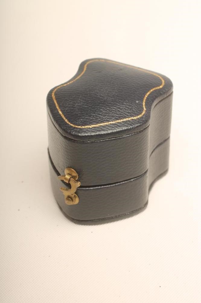 A THREE STONE DIAMOND RING Image