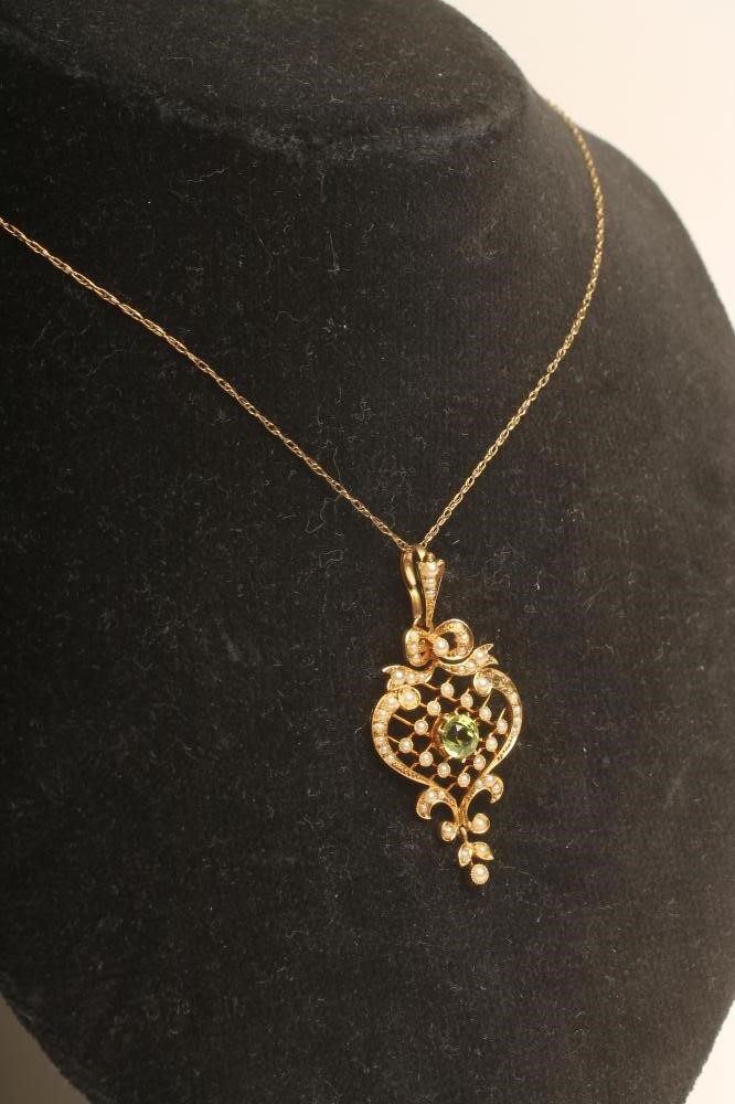 AN EDWARDIAN 15CT GOLD PENDANT Image