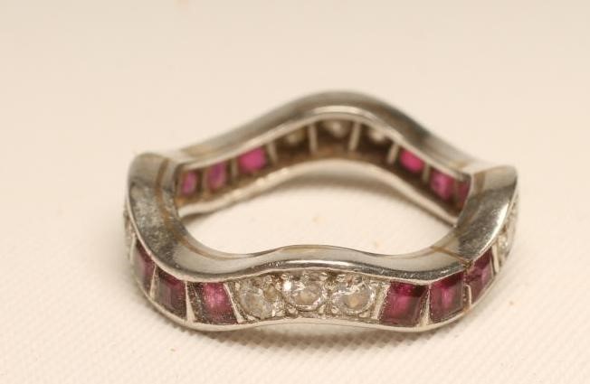 A RUBY AND DIAMOND ETERNITY RING Image