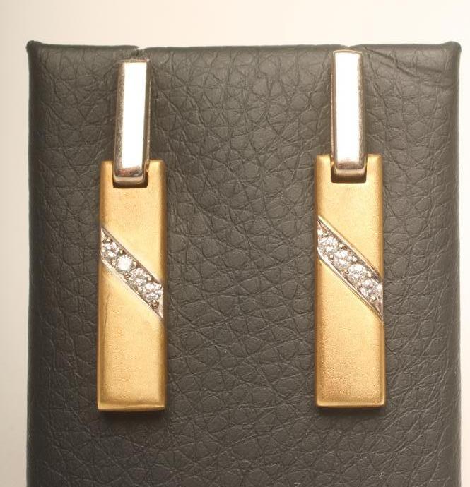 A PAIR OF "MOUAWAD" 18CT GOLD DROP EAR STUDS Image