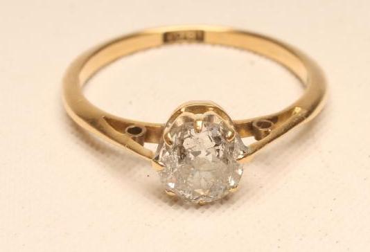 A SOLITAIRE DIAMOND RING Image