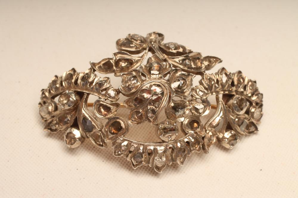A 19TH CENTURY DIAMOND BROOCH/PENDANT of open convex quatrefoil form centred by a bell flower Image