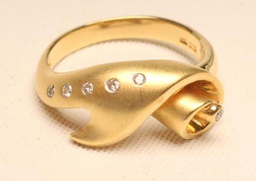 A MODERN JAPANESE RING Image