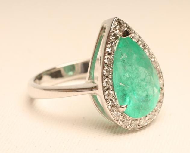 AN EMERALD AND DIAMOND COCKTAIL RING Image