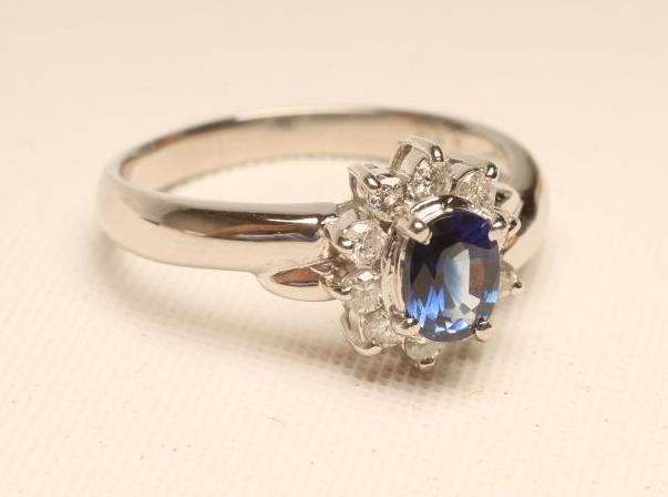 A SAPPHIRE AND DIAMOND RING Image