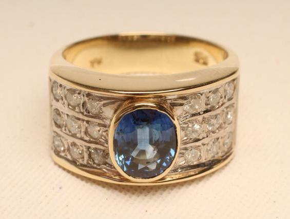 A SAPPHIRE AND DIAMOND DRESS RING Image