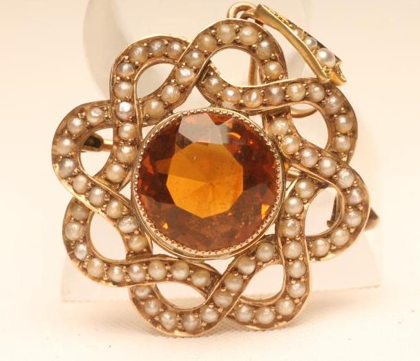 A LATE VICTORIAN CITRINE AND SEED PEARL BROOCH/PENDANT Image