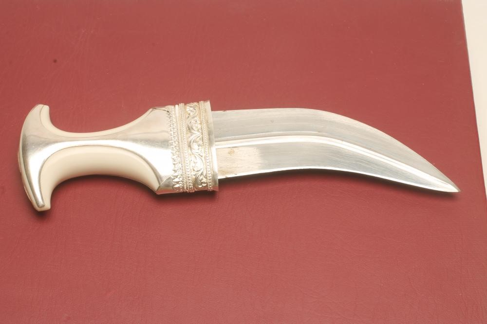 A JAMBIYA DAGGER Image
