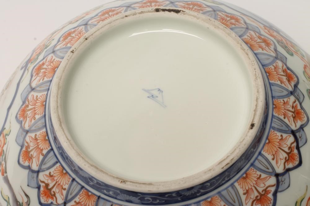 A JAPANESE IMARI PORCELAIN BOWL Image