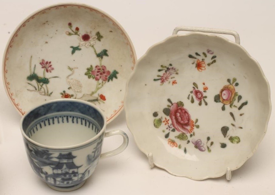 A COLLECTION OF CHINESE PORCELAIN TABLEWARE Image