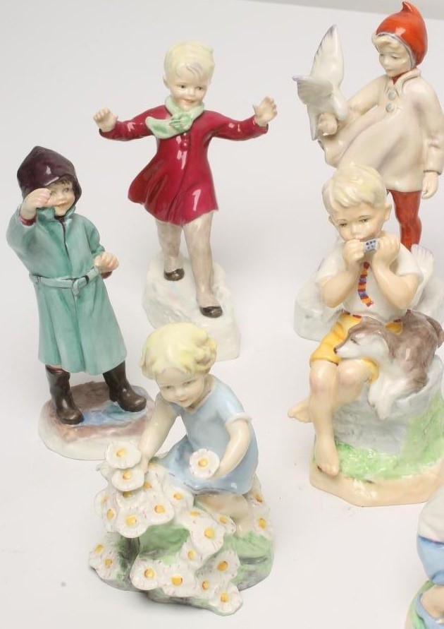 A SET OF TWELVE ROYAL WORCESTER CHINA FIGURES Image