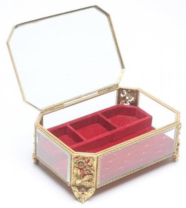 A GLASS AND GILT METAL JEWELLERY CASKET Image