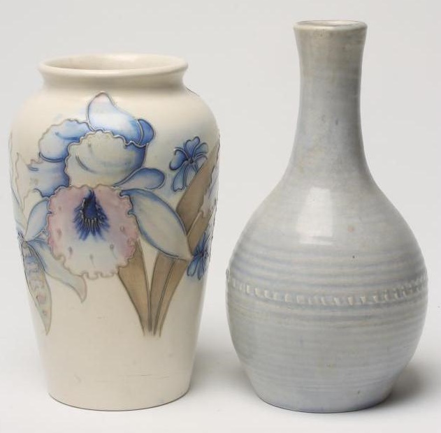 A MOORCROFT POTTERY VASE Image