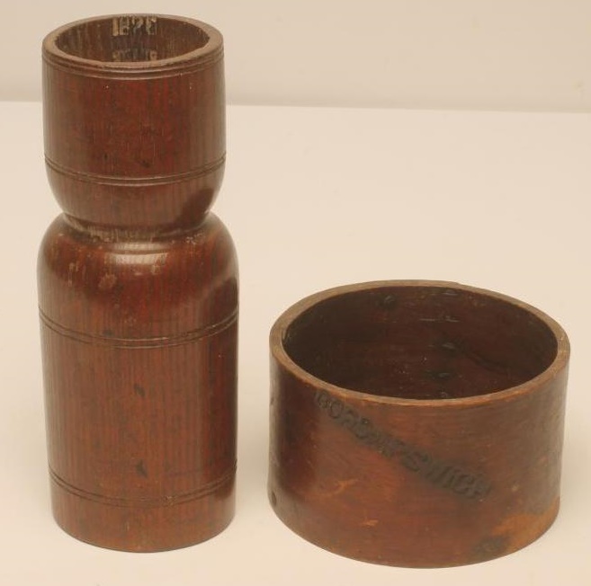 A TREEN DOUBLE ENDED DRY MEASURE Image