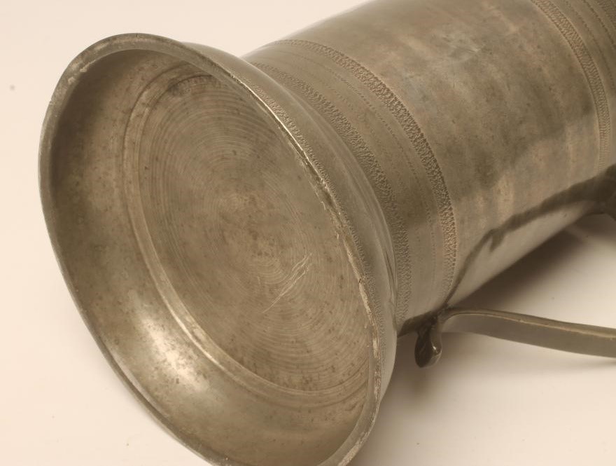 A GERMAN PEWTER BEER TANKARD Image