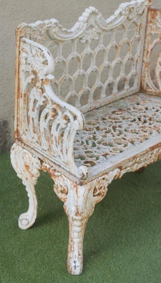 A CAST IRON GARDEN SEAT Image
