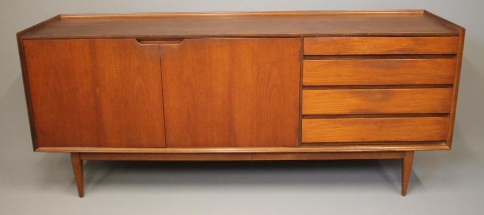 A DANISH DESIGN TEAK SIDEBOARD Image