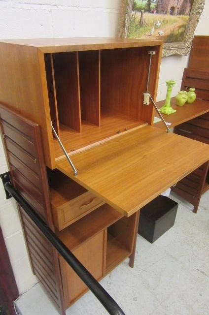 A STAPLES LADDERAX TEAK ROOM UNIT Image