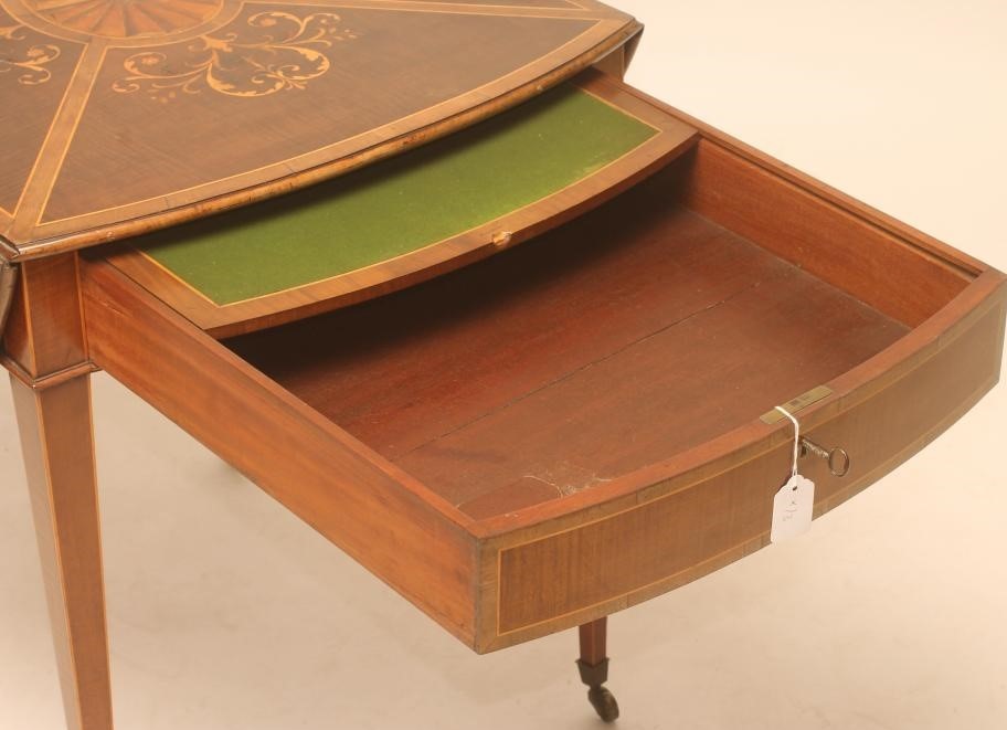A MAHOGANY PEMBROKE TABLE Image