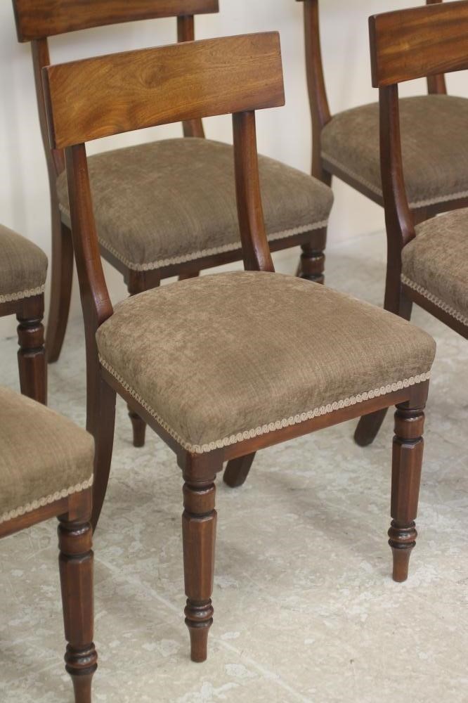 A SET OF SIX WILLIAM IV MAHOGANY DINING CHAIRS Image