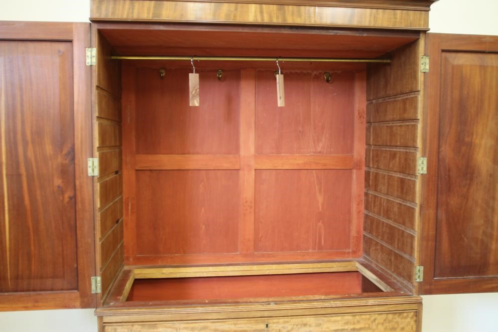 A GEORGIAN MAHOGANY LINEN PRESS Image