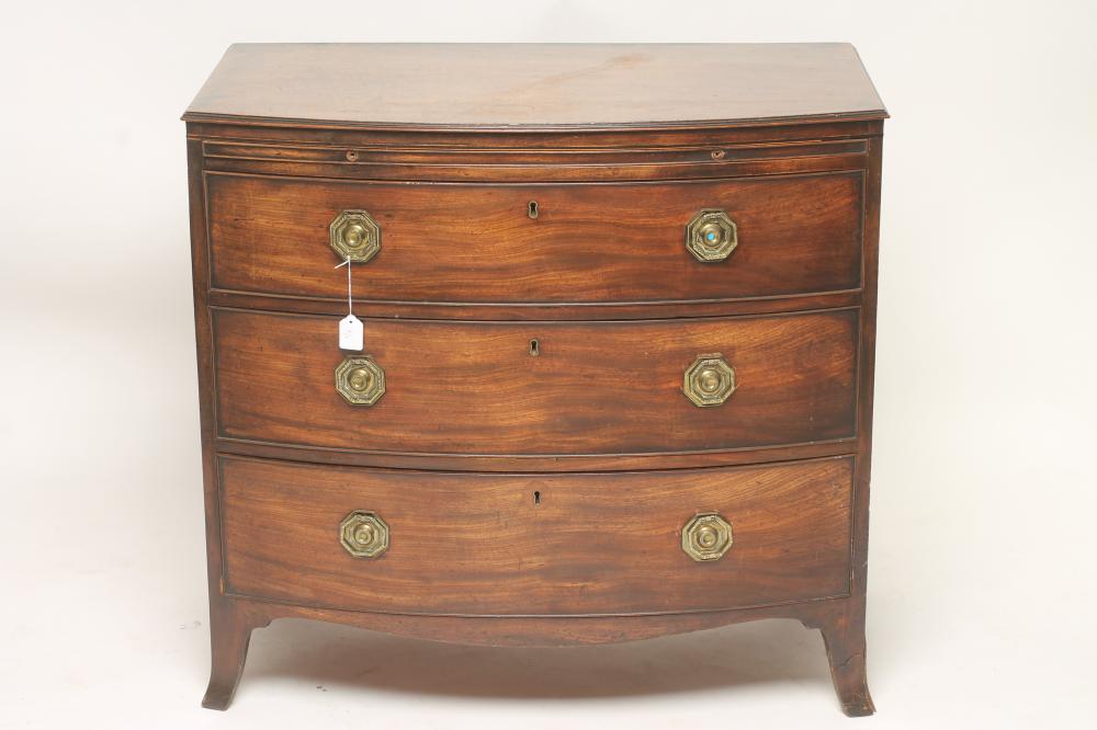 A GEORGIAN MAHOGANY CHEST Image