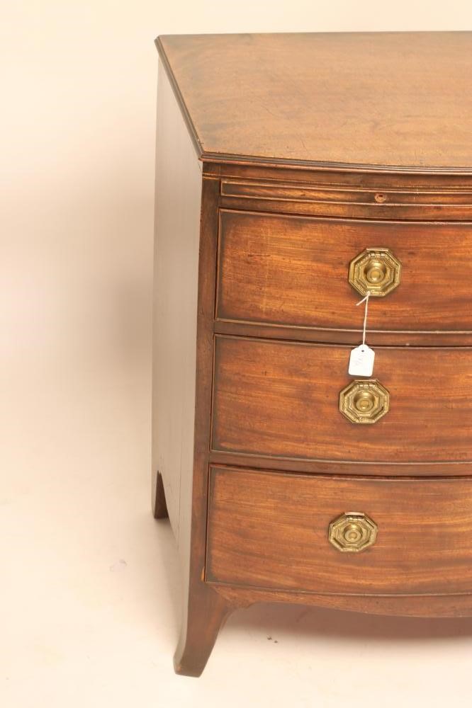 A GEORGIAN MAHOGANY CHEST Image