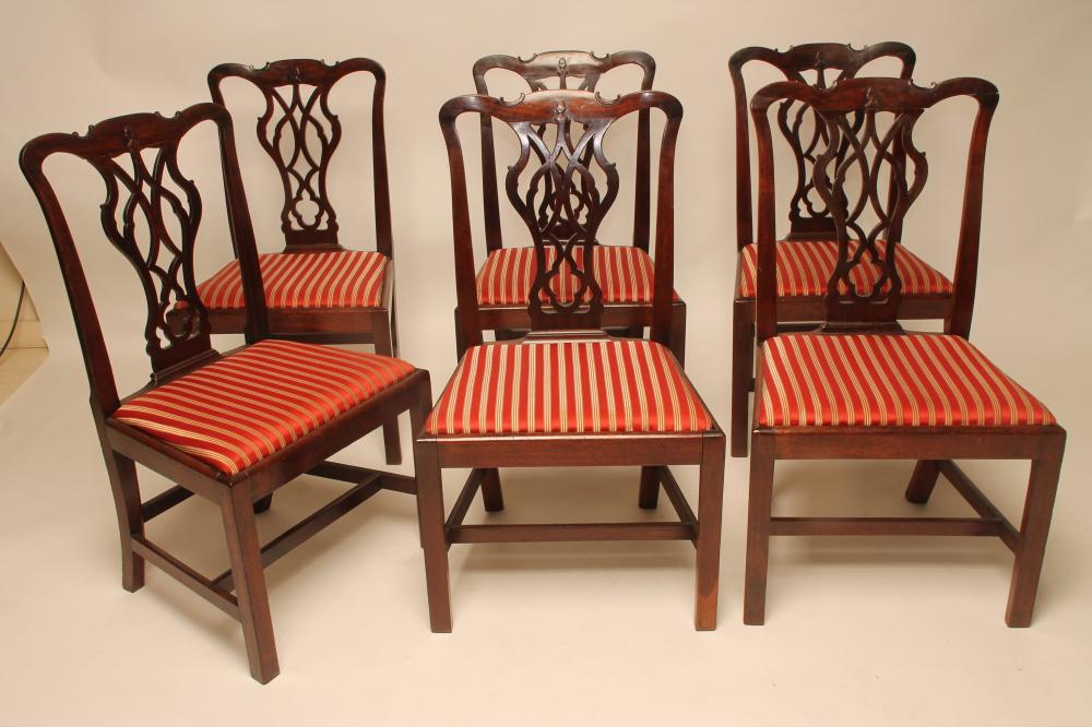 A SET OF SIX GEORGIAN MAHOGANY DINING CHAIRS Image