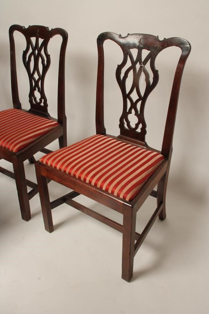 A SET OF SIX GEORGIAN MAHOGANY DINING CHAIRS Image